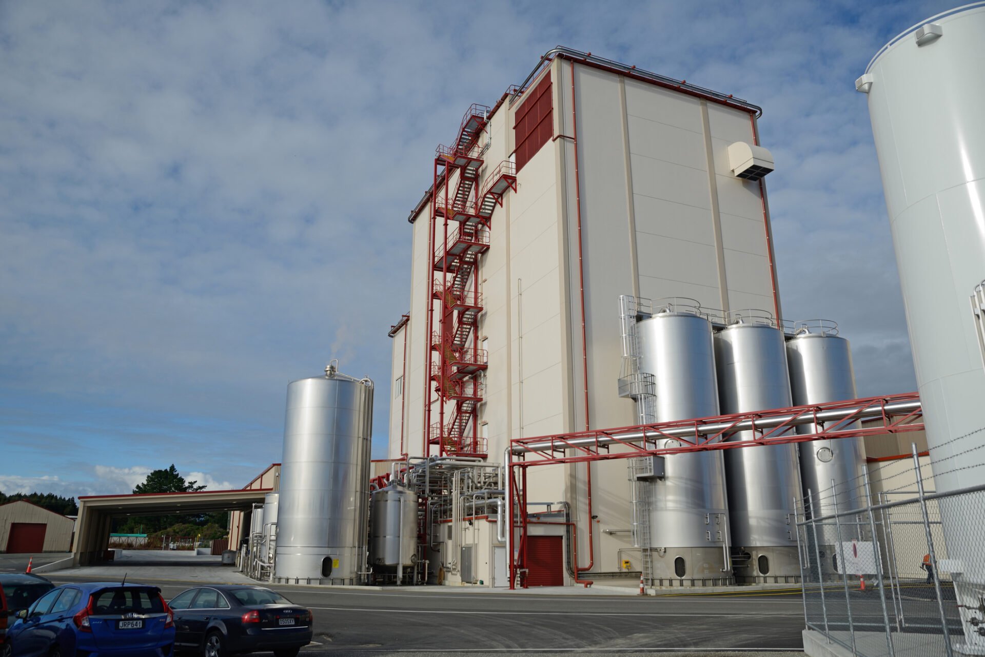 Dairy plant milk receiving tanks and reception gantry